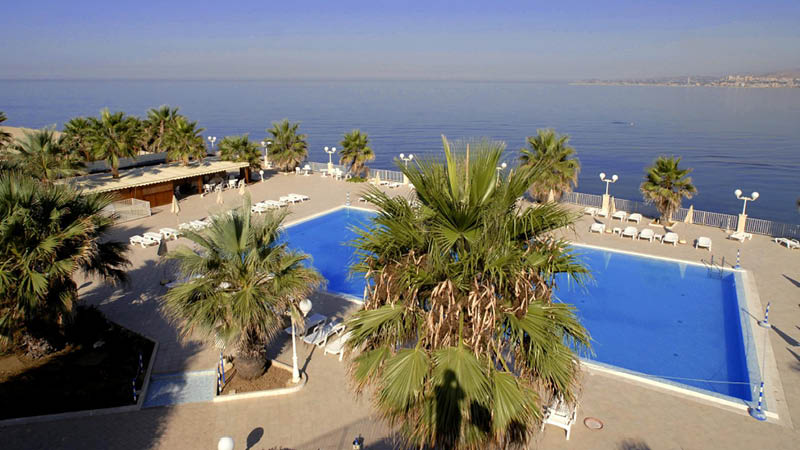 Pool med havudsigt p Hotel Dioscuri, Sicilien, Italien
